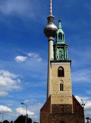 berlin-marienkirche-und-fernsehturm_14788704786_o